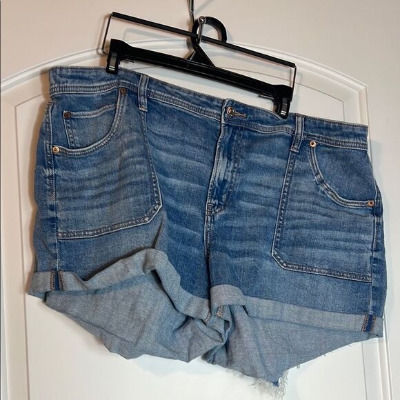 AMERICAN EAGLE DREAMY DRAPE STRETCH DENIMN EASY SHORTIE - 18 - Picture 2 of 6